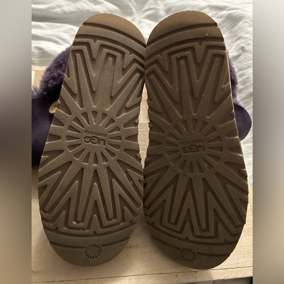 Ugg Bailey Button Leather Sheepskin Lined Purple Pull on Boots (5991Y) Size 6 - Picture 9 of 9